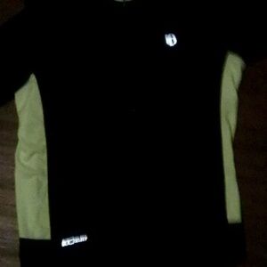 Isumi pearl biking shirt size medium